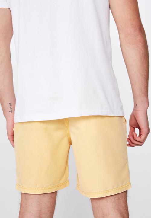 Cotton On - Hoff short - yellow