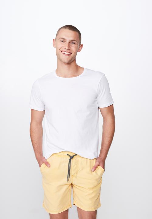 Cotton On - Hoff short - yellow
