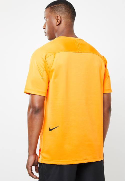 Nike - Nsw tech pack short sleeve top - orange