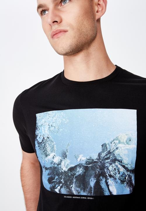 Cotton On - Tbar photo short sleeve tee - black 