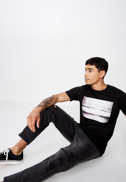 Cotton On - Tbar photo short sleeve tee - black