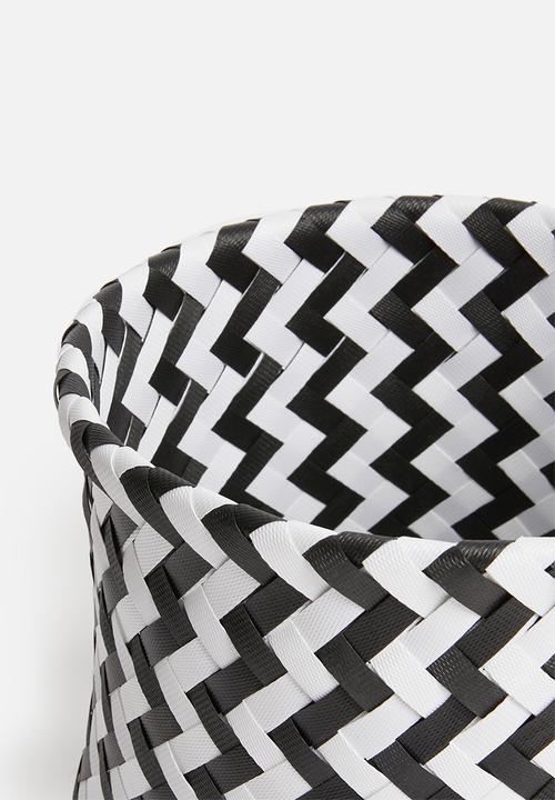 Sixth Floor - Plastic basket small - black & white