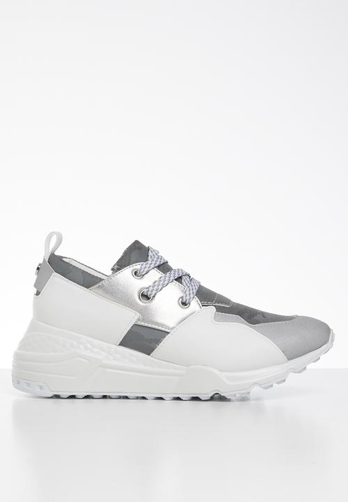 steve madden sneakers gray