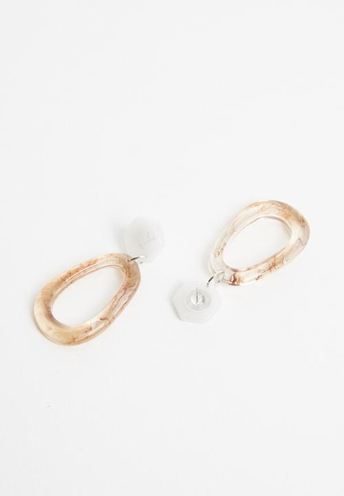 Superbalist - Resin drop earrings - white & brown