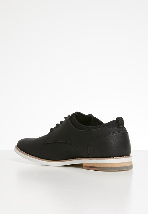 Call It Spring - Lorwerth - black
