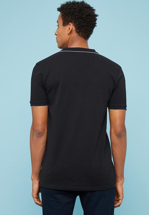 Superbalist - Pique slim fit tipped golfer - black