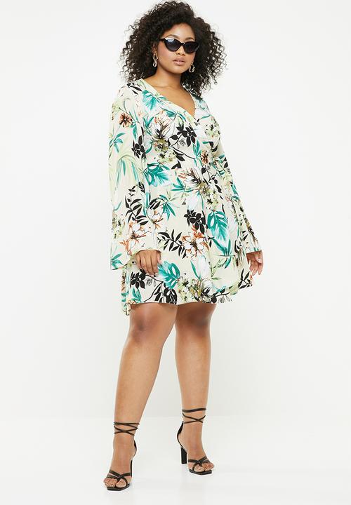 Missguided - Curve satin flared sleeve mini dress - multi