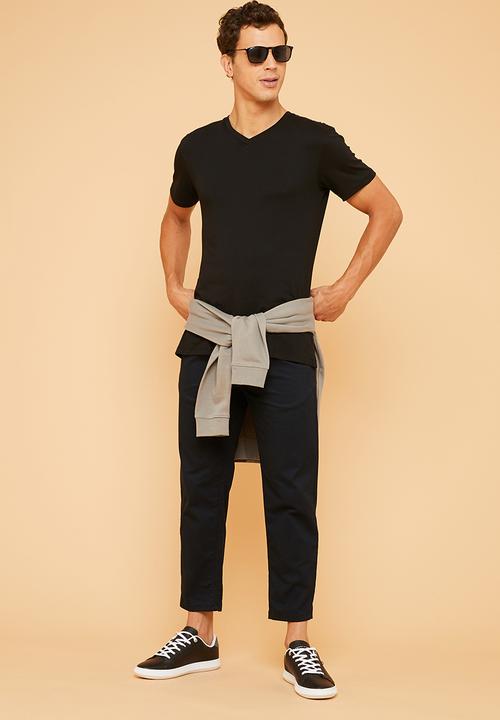Superbalist - Plain V-neck short sleeve tee - black