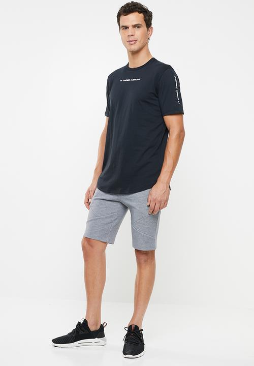 Under Armour - UA shaped graphic tee - black