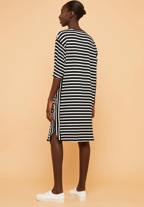 Superbalist - Relaxed tee dress - black & white