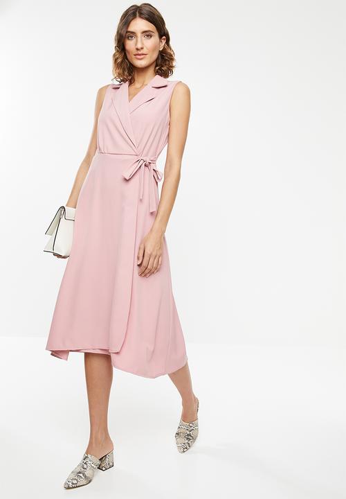 edit - Sleeveless wrap dress with collar - pink