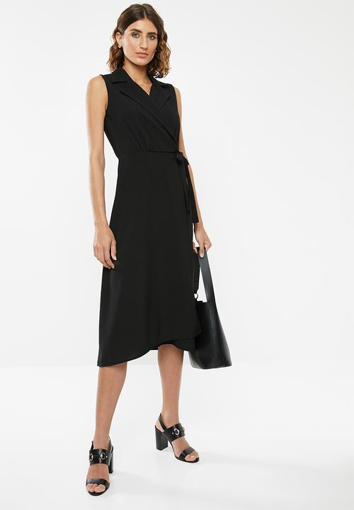 edit - Sleeveless wrap dress with collar - black