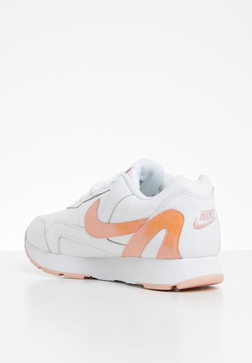 Nike - Delfine Lea - white / kumquat-coral stardust