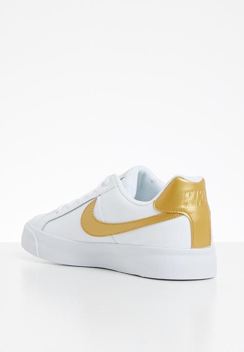 Nike - Court Royale AC - white / metallic gold