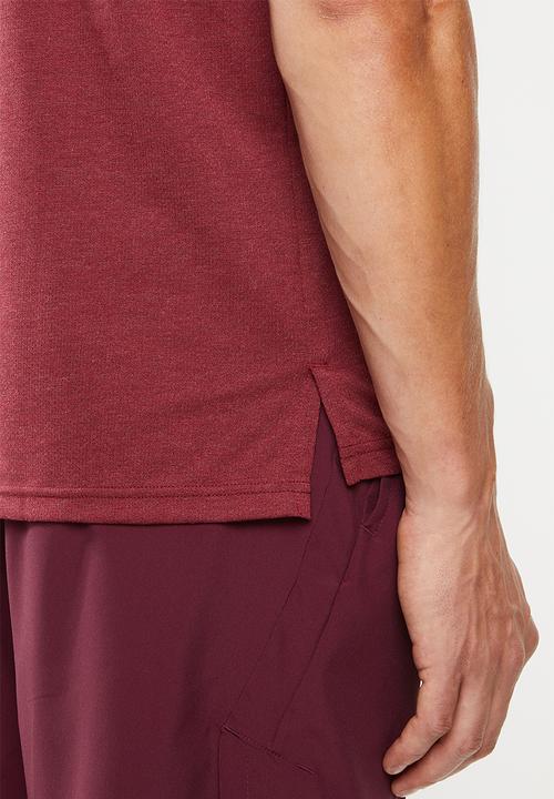 Nike - Breathe dry short sleeve top - burgundy
