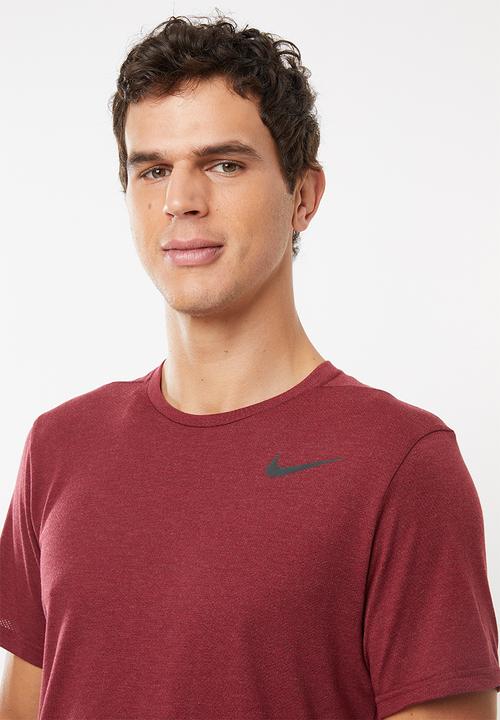 Nike - Breathe dry short sleeve top - burgundy