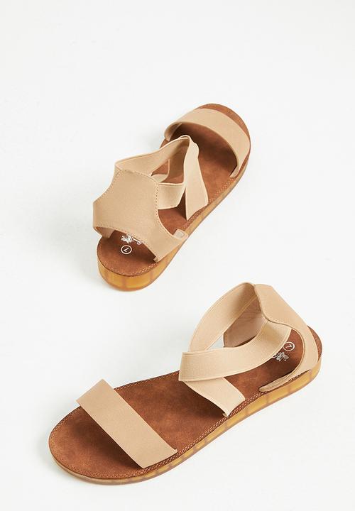 Butterfly Feet - Faux leather criss-cross flatform sandal - neutral