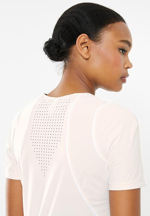 Under Armour - Perpetual titted short sleeve top - pink & white 