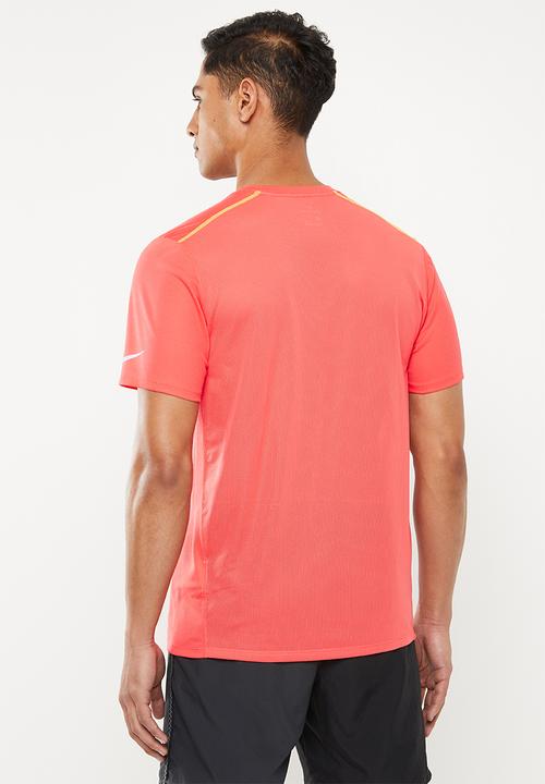 Nike - Short sleeve run top - red