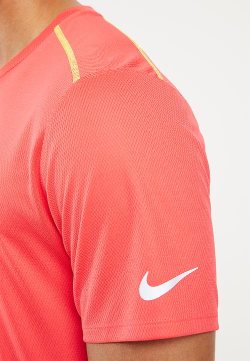 Nike - Short sleeve run top - red