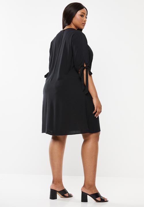 Superbalist - Sleeve detail shift dress - black