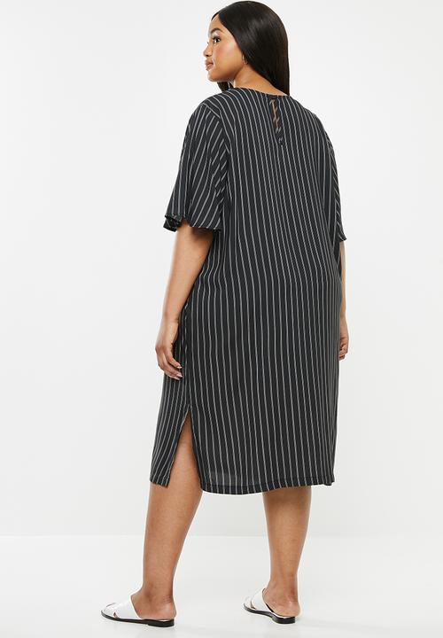 Superbalist - Slit detail tee dress - black & white 