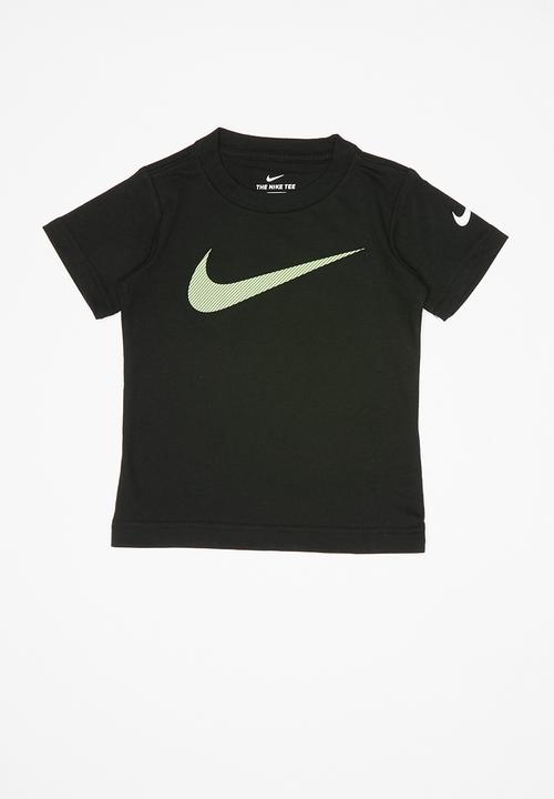 boys black nike shirt