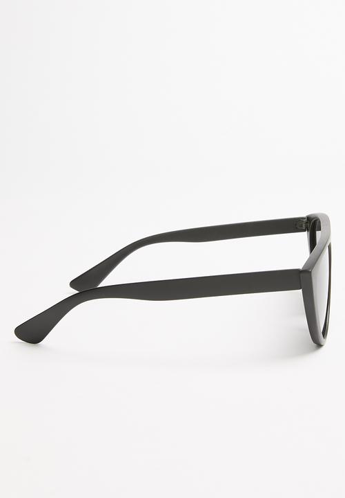 Superbalist - Shelley sunglasses - black