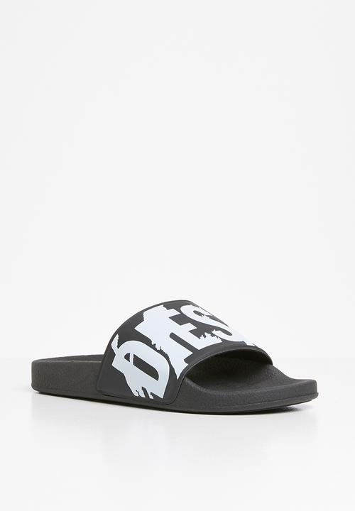 Diesel  - Magnete exposure - black & white 