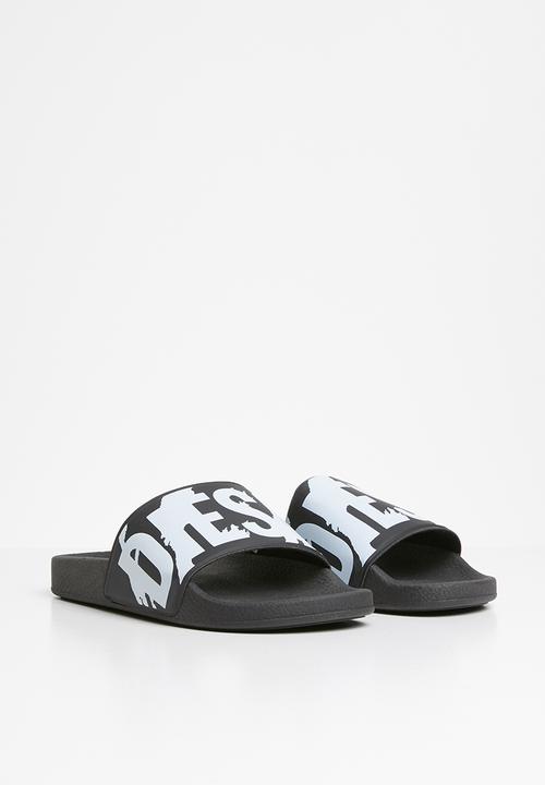 Diesel  - Magnete exposure - black & white 