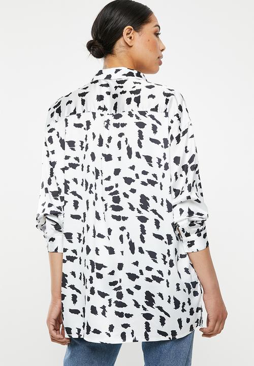 Missguided - Extreme oversized satin shirt - white & black