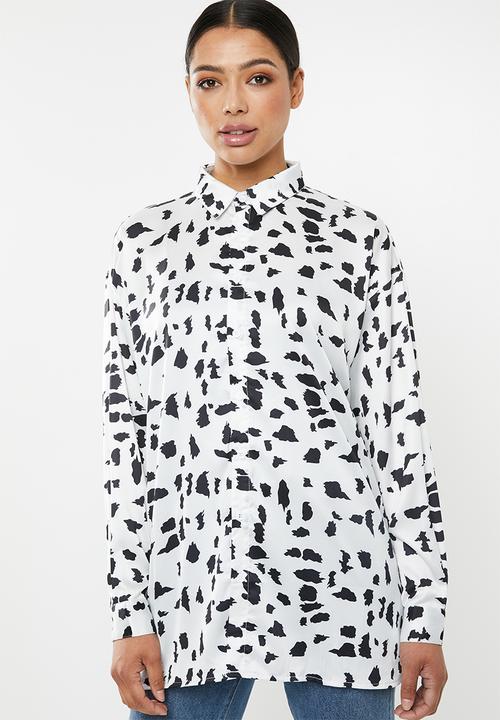 Missguided - Extreme oversized satin shirt - white & black