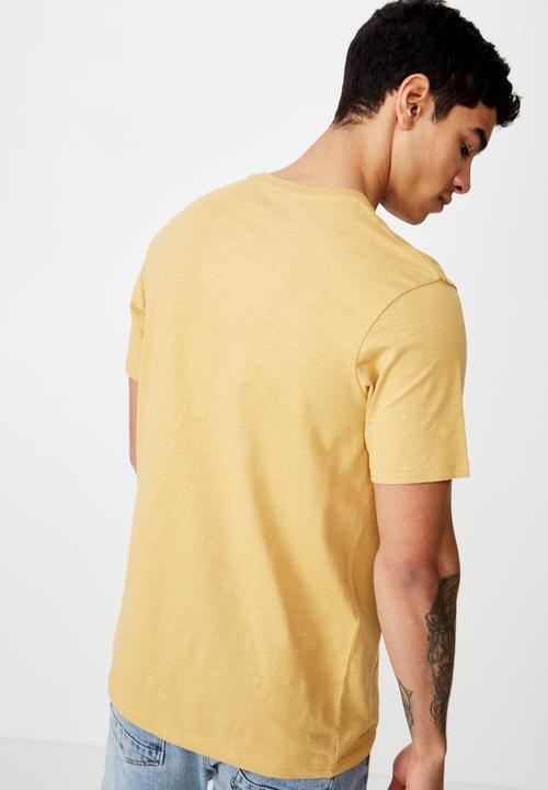 Cotton On - Yokohama div Tbar T-shirt - yellow