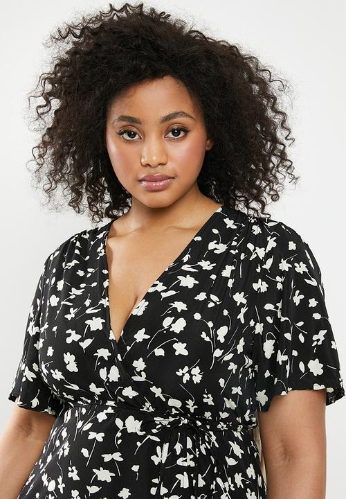 Missguided - Curve floral dip hem dress - black & white