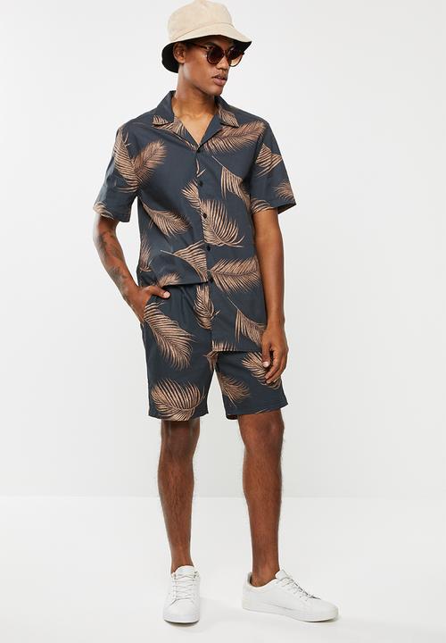 Superbalist - Palm printed elastic volume shorts - black & brown
