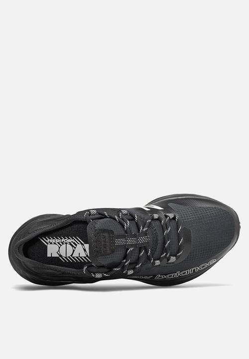 New Balance  - Fresh foam roav trail - black 