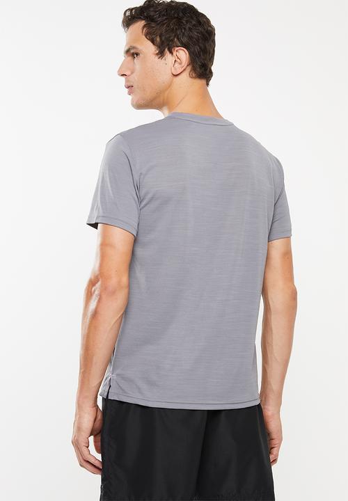 Nike - Superset short sleeve top - grey