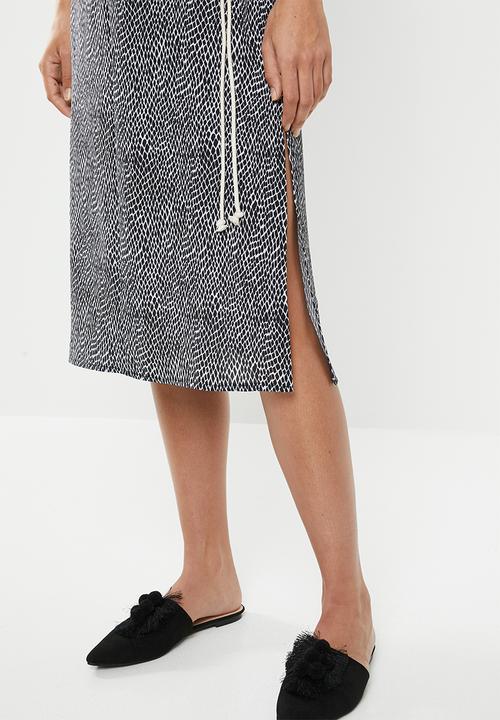 edit - Sleeveless slip dress with belt - black & white