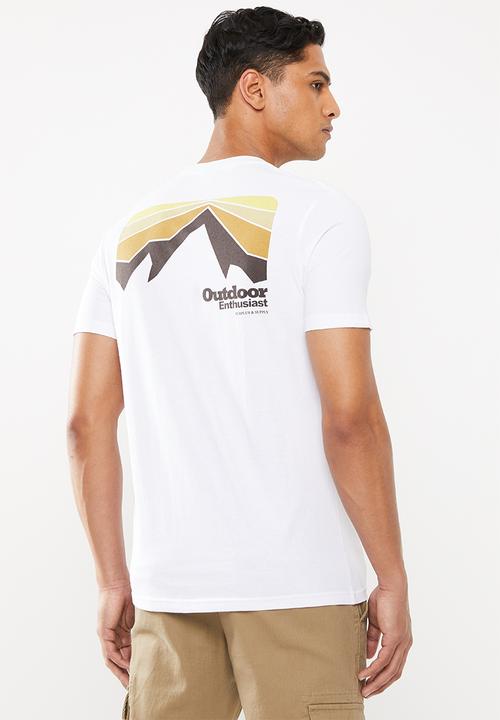 Cotton On - Outdoor enthusiast supply Tbar souvenir T-shirt - white