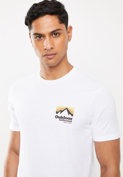 Cotton On - Outdoor enthusiast supply Tbar souvenir T-shirt - white