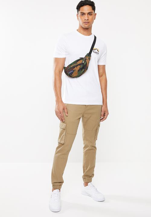 Cotton On - Outdoor enthusiast supply Tbar souvenir T-shirt - white