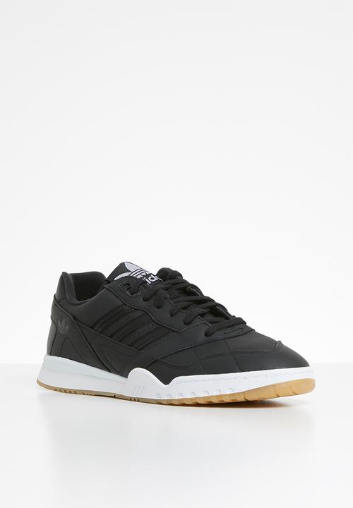 adidas Originals - A.R. Trainer - core black / ftwr white