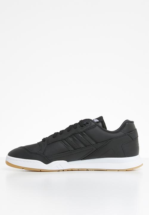 adidas Originals - A.R. Trainer - core black / ftwr white