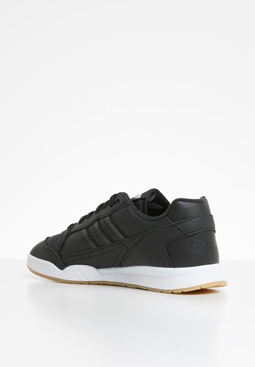 adidas Originals - A.R. Trainer - core black / ftwr white
