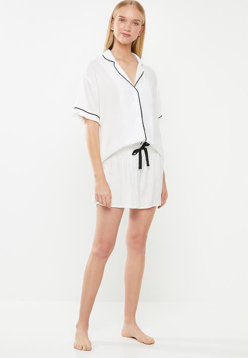 Superbalist - Sleep shirt & shorts set - white & black