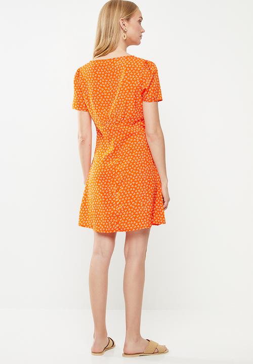 Cotton On - Woven dotti deep v puff sleeve mini - orange
