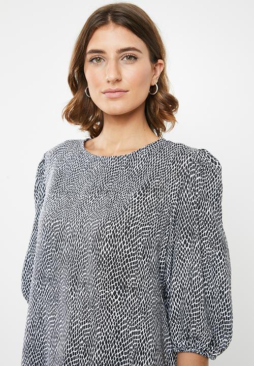 edit - Boxy blouse round neck - black & white