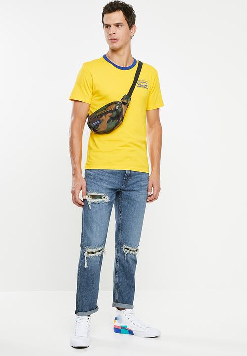 Levi’s® - Bound neck short sleeve tee - yellow