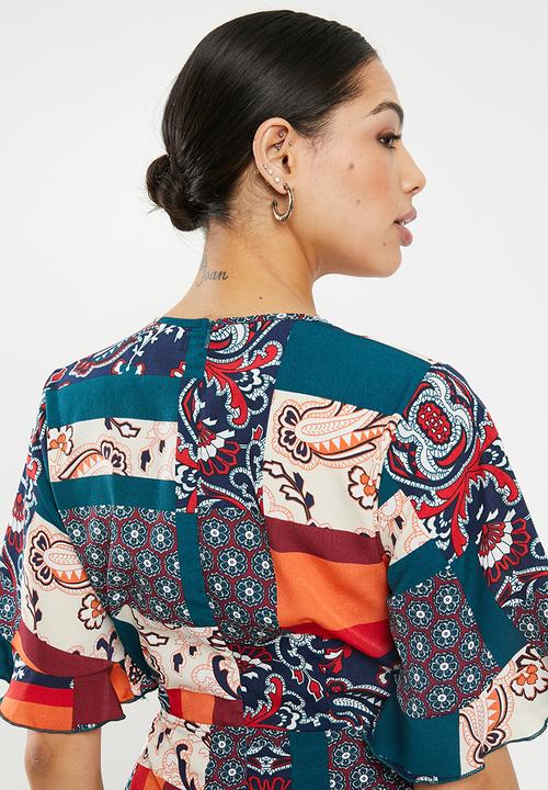 Missguided - Paisley tie front kimono sleeve playsuit - multi
