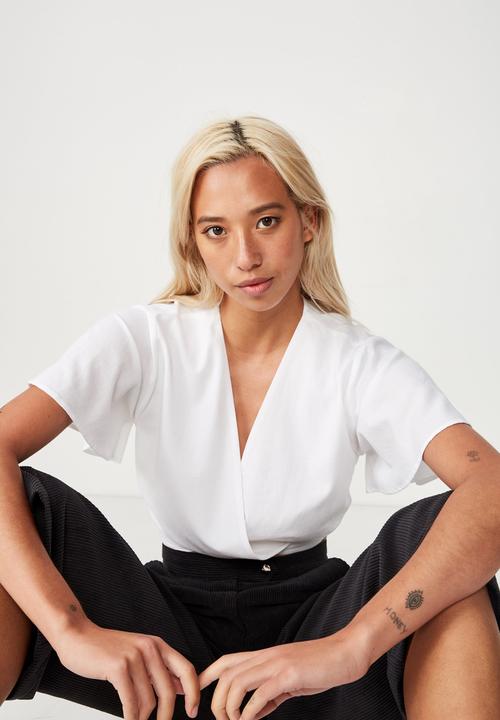 Cotton On - Carmel wrap top  - white